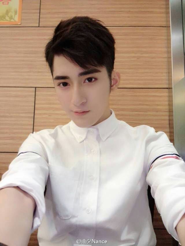 阿龙坎坷少年路
